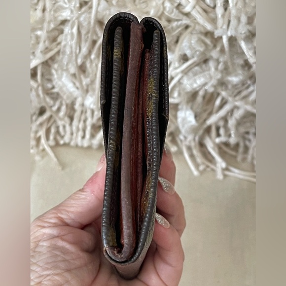 LOUIS VUITTON Monogram Elise Compact Wallet - Picture 4 of 13